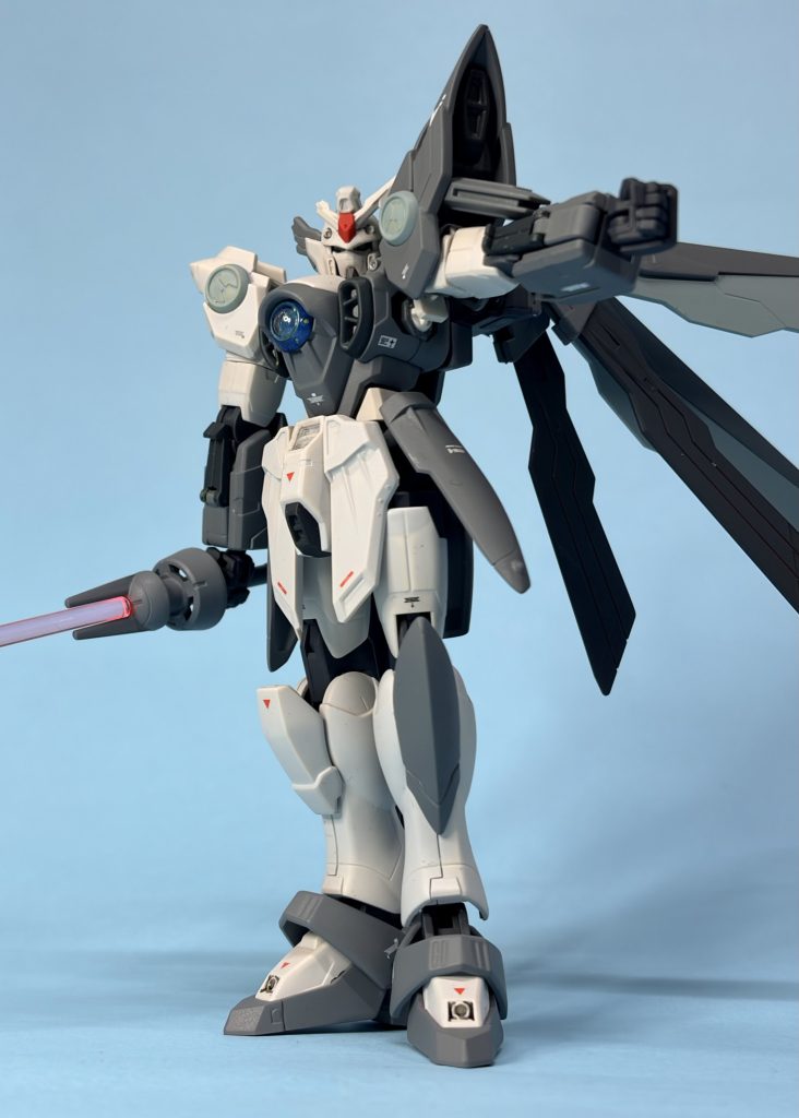 ポージングとらせてみたけどあまりいい感じにおさまらない…普段作らないタイプのキットだけにポージングも難しい。