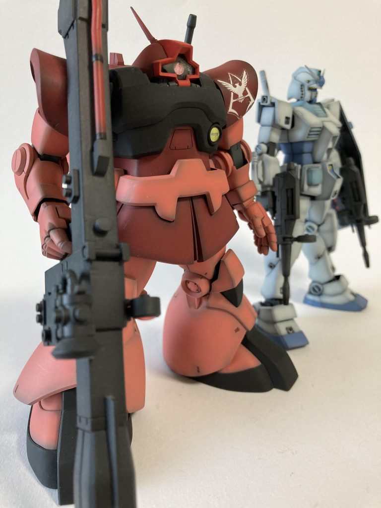 ジオンサイドと連邦サイドのラスト機体のツーショット