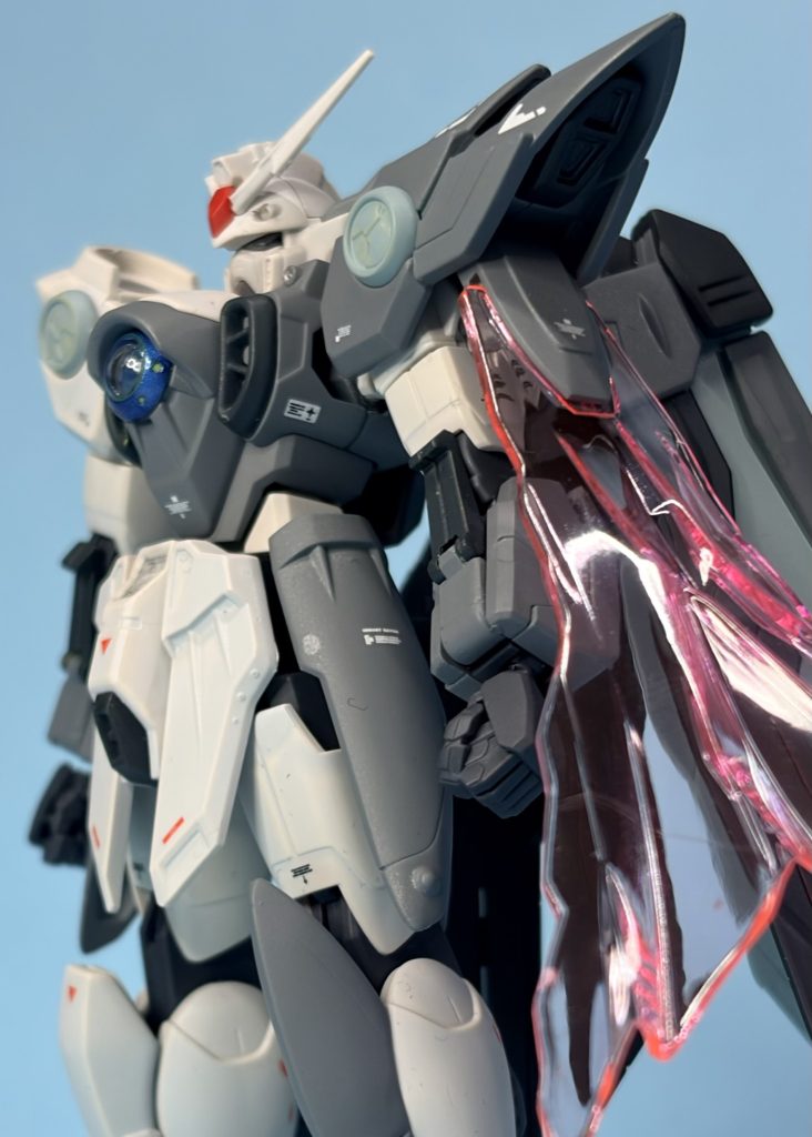 コーションデカールは控えめに。