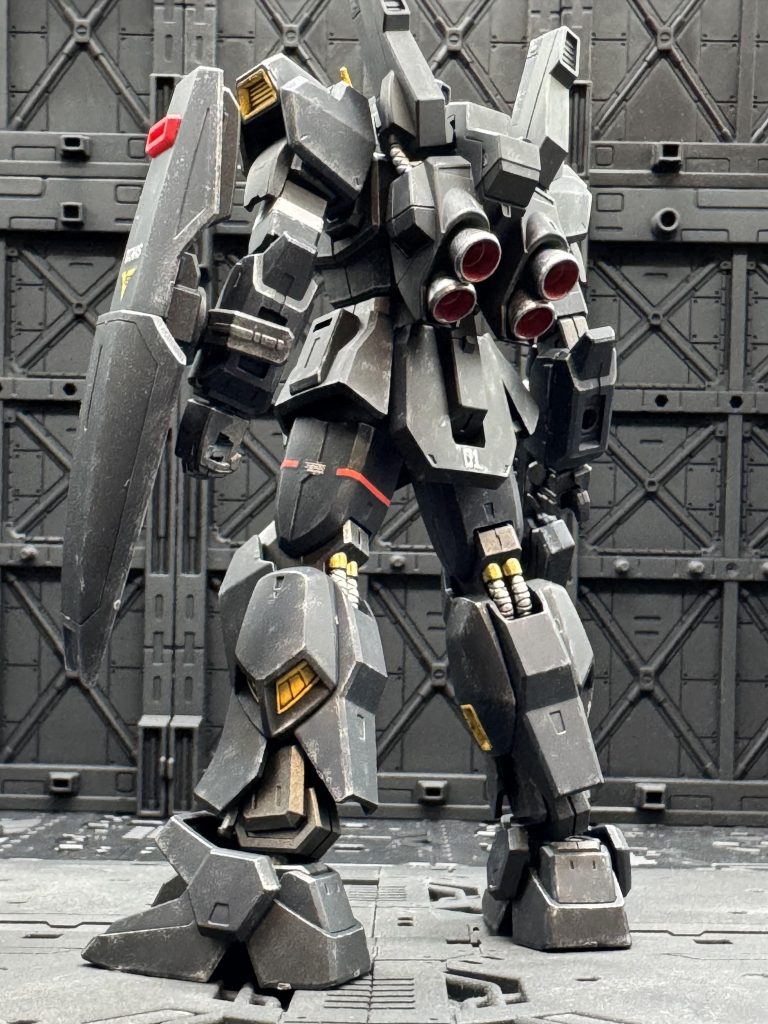 少し部分塗装して後ろ姿にアクセントを加えました。