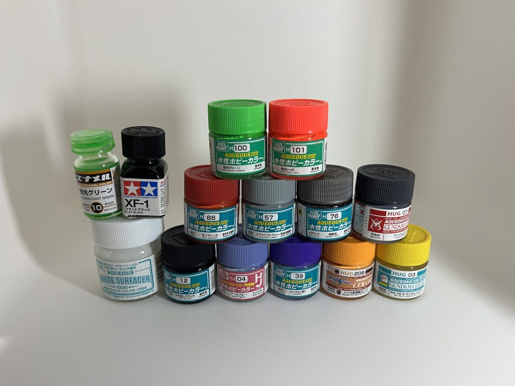 今回使用した塗料です白→サフホワイト+艶消しブラック青→アースブルー+パープルオレンジ→ハイネオレンジ+イエロー+蛍光レッド黄色い→イエロー+ハイネオレンジこの4色は配合しました✨