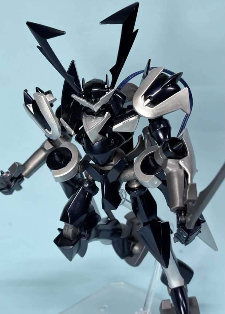 プリズムブルーブラックという偏光パールを使用したのですが、写真だとうまく表情に出せない(照明のせい？)