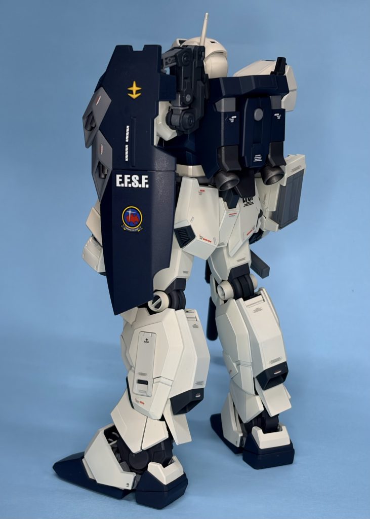 トリントン基地仕様をイメージしてジム改カラーを参照。セールカラーとホワイトを混ぜて調色。