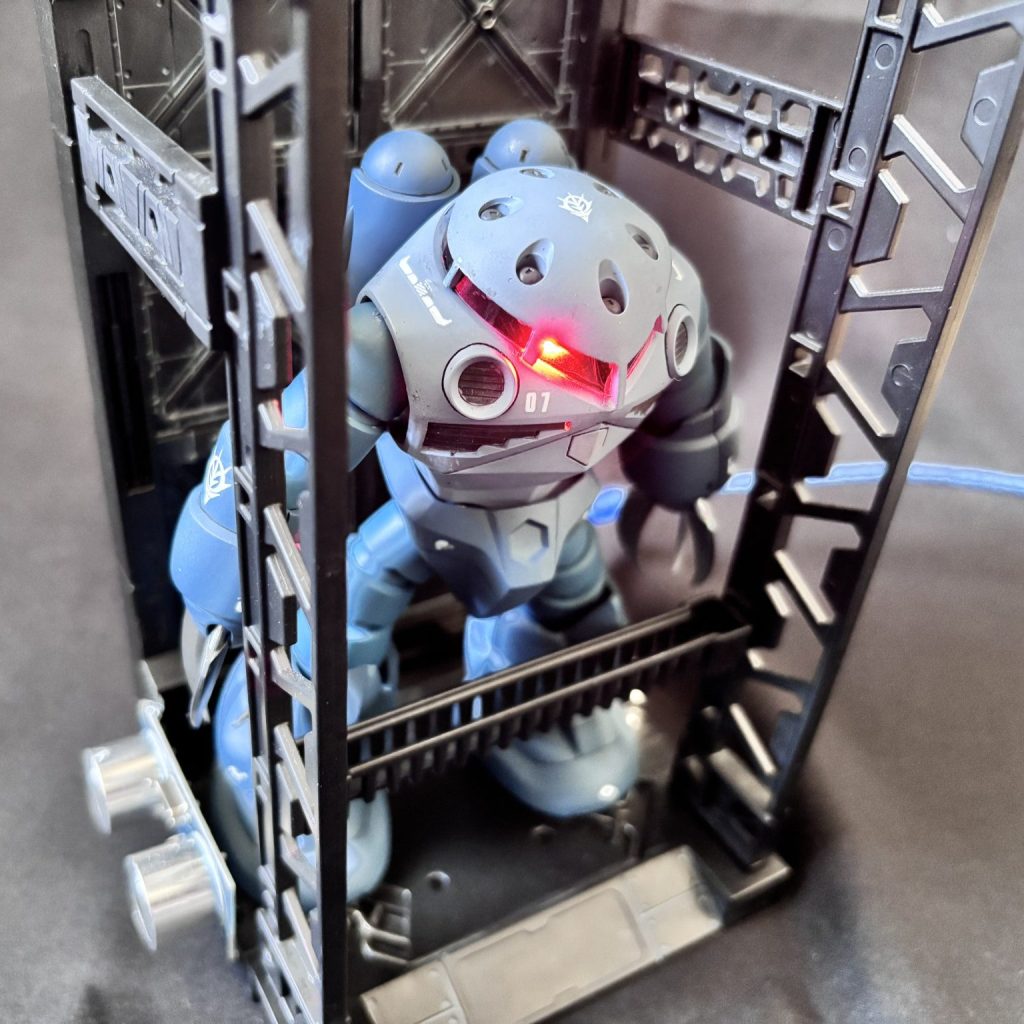 量産型ズゴック HGUC 電飾 モノアイ可動 全塗装｜あのーどさんの
