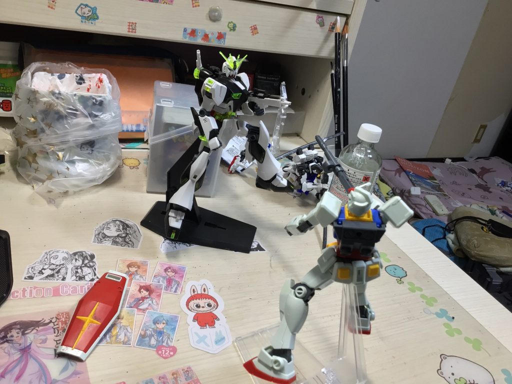 HG RX-78-2とEG  RX-93νガンダムを戦わせてみました！