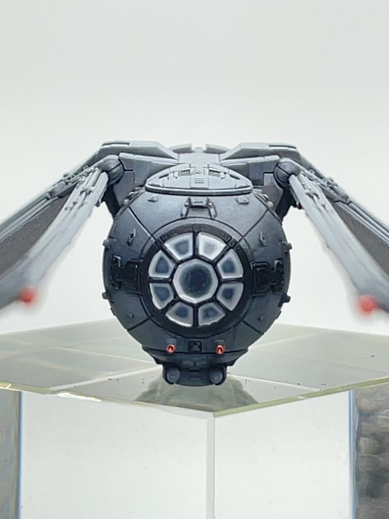 作品名：「表面張力シリーズ第2弾」<p>ビューポート部分のクリア表現。 いい感じに希釈したエナメル塗料を“のせて”います。</p>
