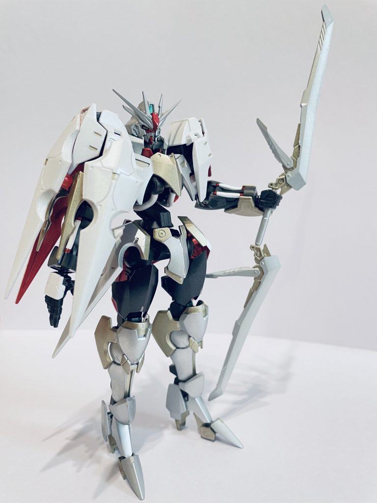 ガンダム・トリスタン（Gundam Tristan）型式番号： XGF-TRS-01機体名： ガンダム・トリスタン頭頂高： 18.7m本体重量： 32.4t全備重量： 45.9t動力： 高出力粒子反応炉＋共振増幅ユニット装甲材質： 複合軽量装甲（対ビーム・対振動処理済み）特殊システム： 共振制御OS／音響同期射撃補正システム