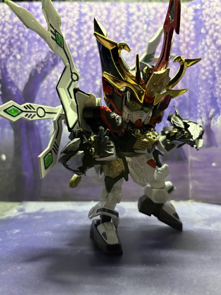 太ももから下はジャンクのSDWHの物に號斗丸の脚をミキシング兜の角パーツはプラ板で自作しました個人的に満足する仕上がりになりました最後までご覧いただきありがとうございますm(_ _)m