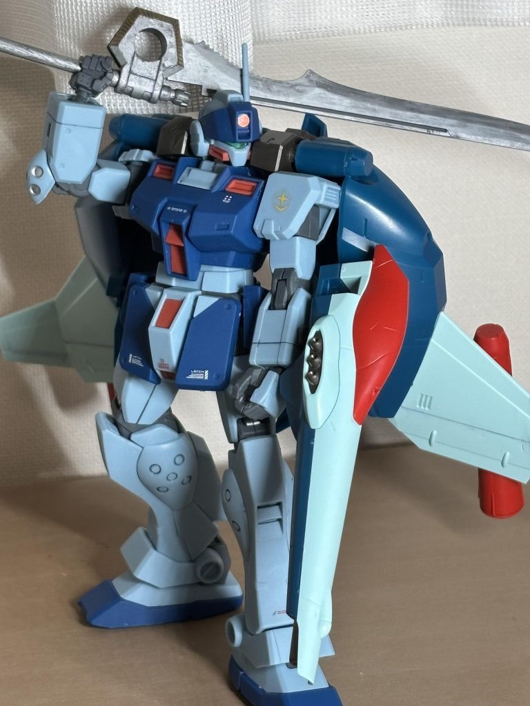 バイザーからちょっとだけ中のカメラアイが見えてるの、妙に気に入っちゃいました。目つきが堪らない…。このファントムユニット、皆さんお分かりの通りHWSです。思ったより綺麗にまとまってますね。ジャンク買って正解でした。