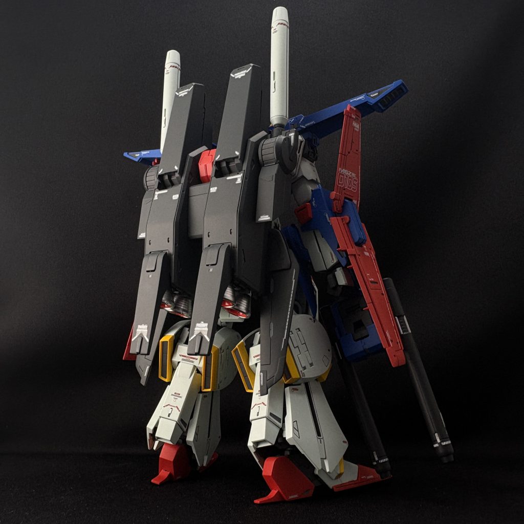 そこで目を付けたのが、同じサンライズ作品の『太陽の牙ダグラム』&nbsp;ガイアノーツさんが展開しているダグラムカラーの中に、「これ、ガンダムの設定画の色に近くない？」そう思える白がありました。ブッシュマン用カラーです。