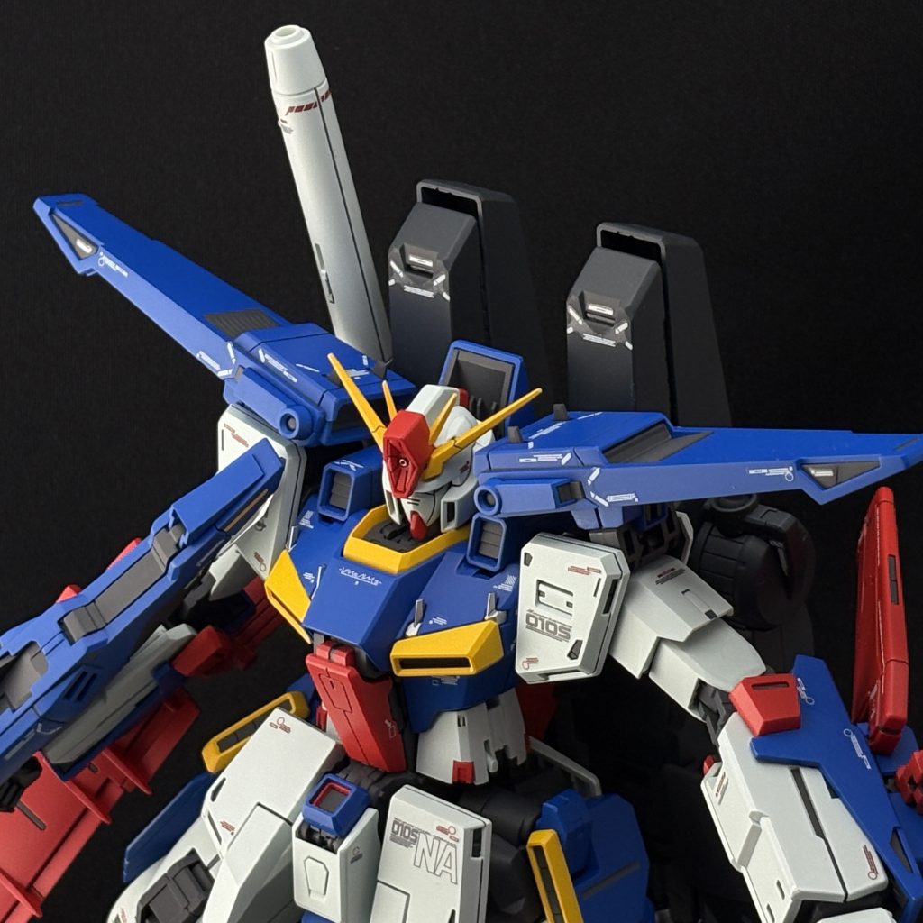 2月21日に「フルアーマーダブルゼータ」が発売されます。ZZガンダムが気になっている人、作りたくてウズウズしている人も多いはず。そんなとき、この記事が少しでも参考になれば嬉しいです。いきなりフルアーマーでなくても大丈夫。HGでも旧キットでも、まずは楽しむことが第一です。まずは塗装なしで素組みを楽しみ、ガンプラを完成させましょう。それだけで、ガンプラを楽しむ第一歩になります！https://youtu.be/3gcT6AX12X8?si=Be7MvsGBv93km5ID💬 最後に制作風景はYouTubeにアップしています。ここでは紹介しきれなかった塗料の使い方や、細かい色味の違いも確認できます。投稿欄のリンクから気軽にチェックしてみてください。実際の色味や質感の変化がしっかり分かります。