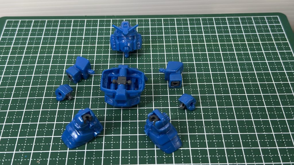 改造店は、・股関節のボールジョイント化・手の稼働軸を追加のみです。