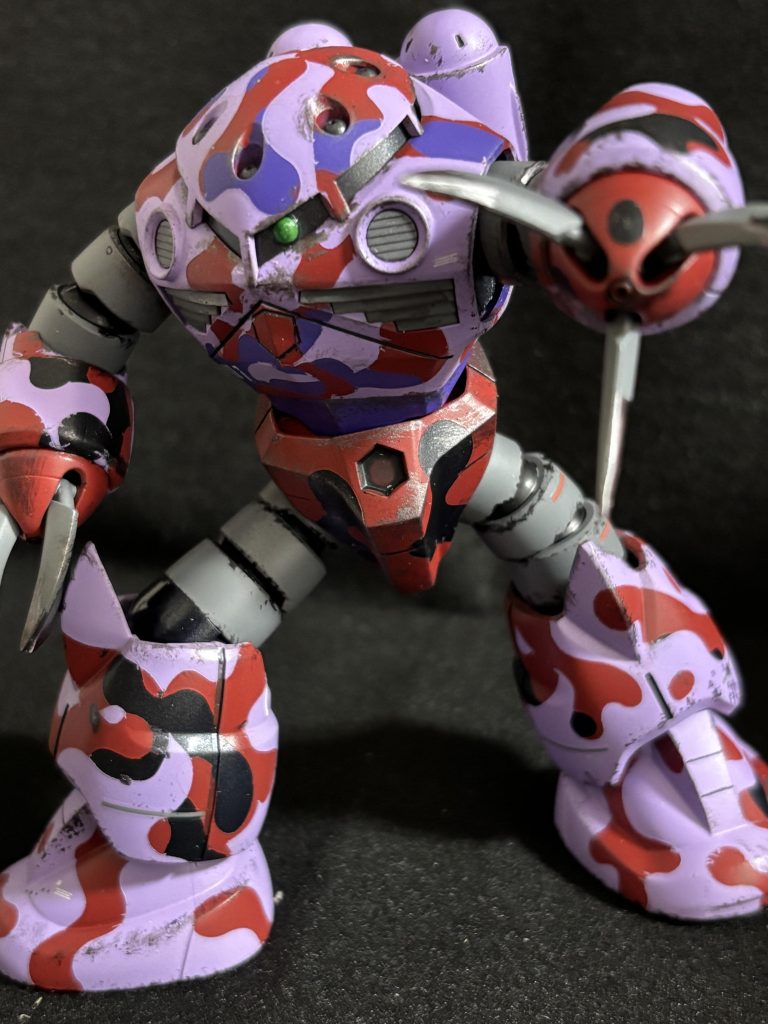 最初は墨入れは想定してなかったので溝が深い所だけ入れました、あとはつや消し吹いてチッピング