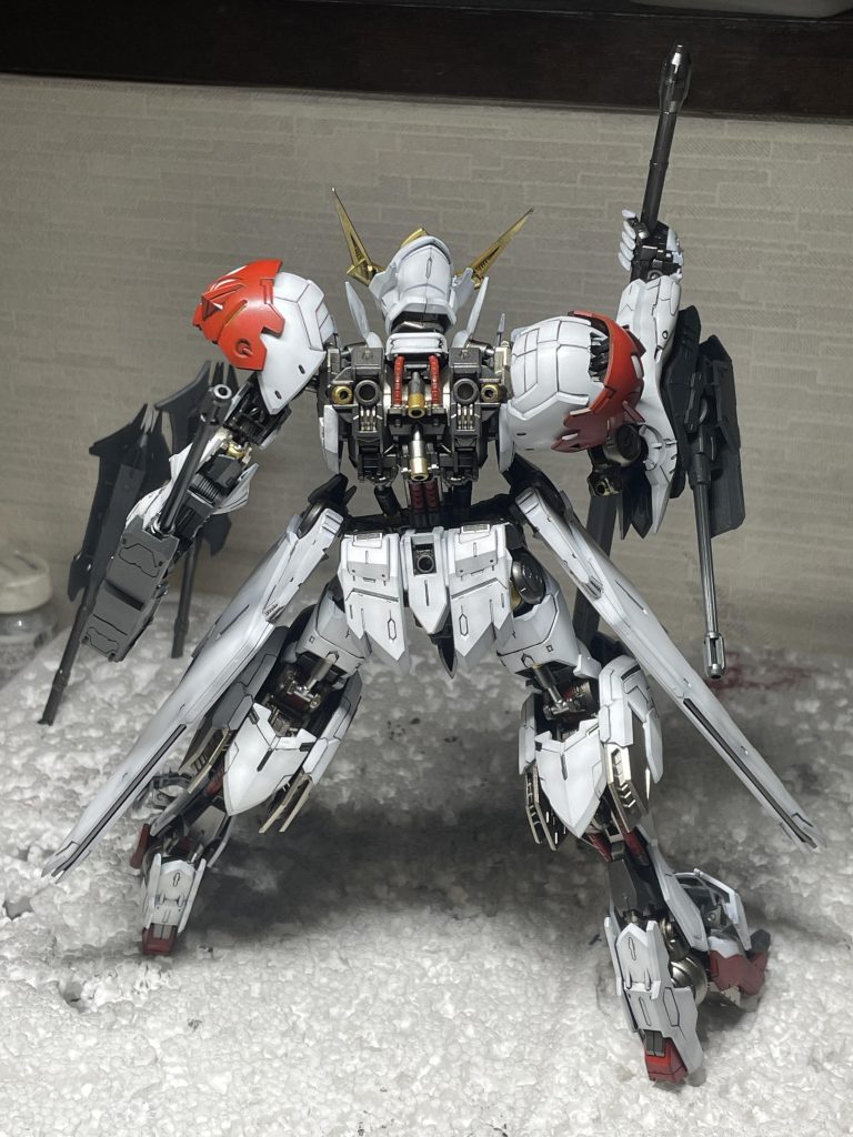 バックパック無しの背面。苦労したフレームが見せられるので、実はこっちの方が好きだったりします。