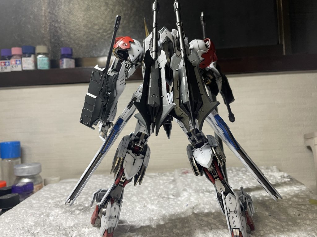 バックパックあり背面なんだかんだ、ツインメイス背負ってるのも好きです。