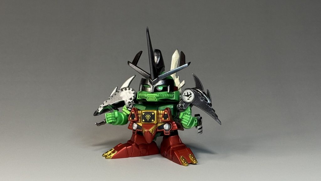 本体は、首:ダブルボールジョイント腕:食玩のモビリティジョイント足:ダブルモールジョイントにより稼働関節を追加しており、接地性、稼働範囲が向上しています。