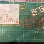 紛失してたパーツと粉砕したパーツと中途半端に貼ってたデカールを請求、しかし届くの[…]