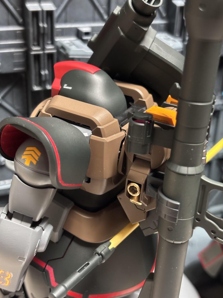 斜め上方よりバックパック接続部