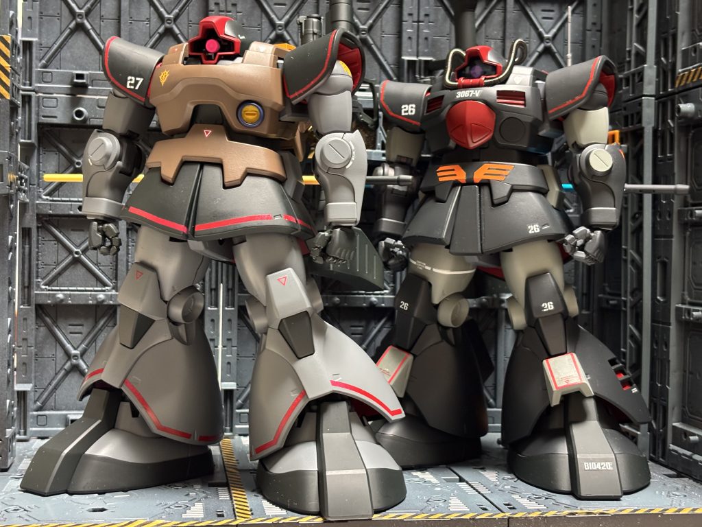 プロトタイプドムとツーショット！機体ナンバーは27