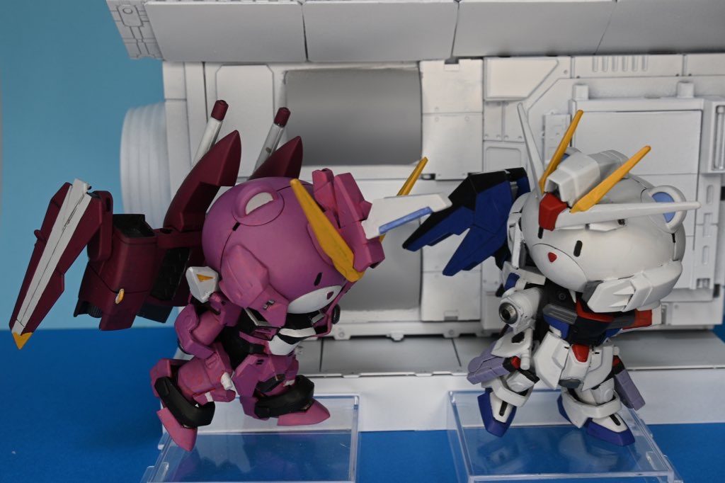 最初はジャスティスとフリーダムのジオラマでした。手を繋ぐシーンがとても好きです😊