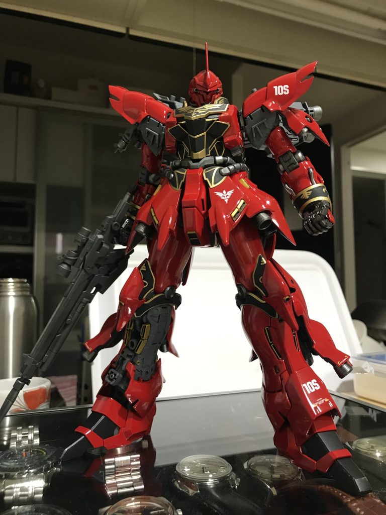 制作当時の写真です。 首を2ミリ延長して顎を引けるようにし、肩を後方に引けるようにジャンクパーツを使って改造しています。 この2箇所に手を入れるだけで、かなりカッコよくなると思います‼️✌️