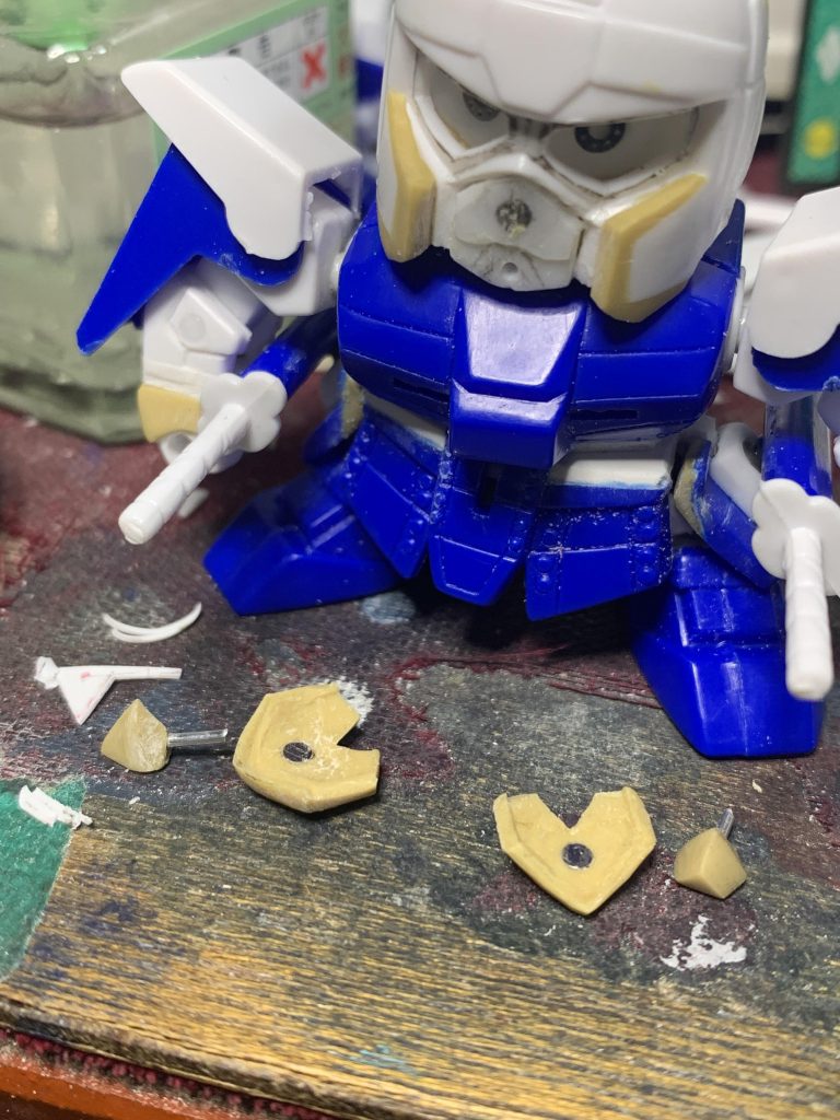 顔はネオジム磁石を埋め込んで簡単に差替えできるようにしました。