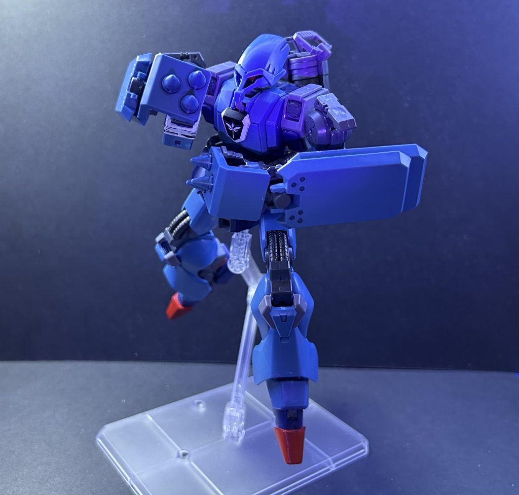 スパイクシールドを持たせる時に補助パーツをつけ忘れました。補助パーツがないとグラグラです😓