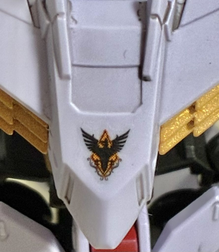 メタルロボット魂でいきなりネタバレされたバクラザン家の家紋です。たまたまセブンスターズ家紋デカールが売っていたので即購入。