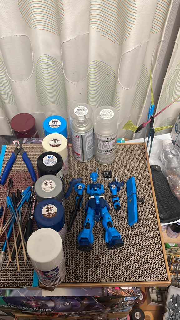 1⃣仮組2⃣バックパックをペインティングモデルのザクに交換3⃣塗装中4⃣組み立てフェイズ＋使用した塗料