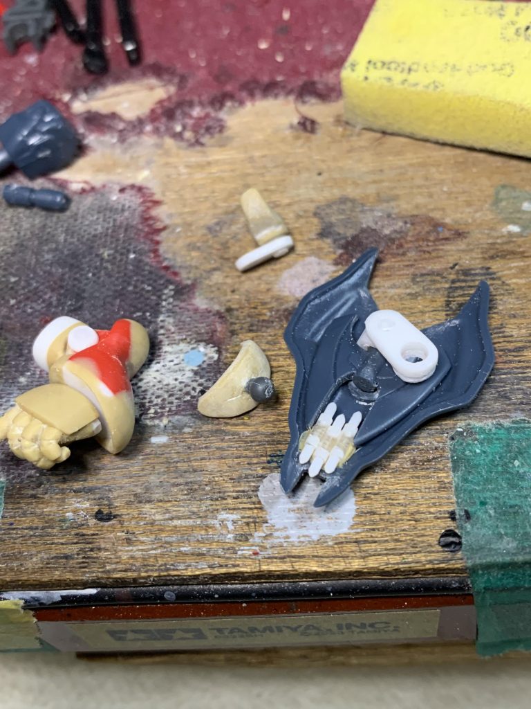 シールドステーはネオジム磁石とボールジョイントを使用