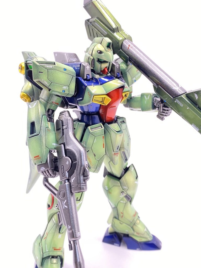 宇宙世紀中最強と呼ばれる量産機です( ´∀` )汎用性の高さも評価されているみたいですね顔つきもジム系でなくガンダムの角なし。カッコいいです🥰