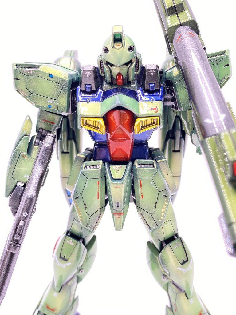 作中のイメージってなんかのぺっ~っとした感じだったんですけど本当はイケメンの量産機なんです!