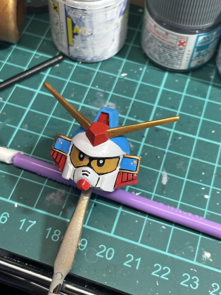 シールの粘着力がなくなっていたので初めてアイペイントにも挑戦。予想より上手くいってガタガタ震える。