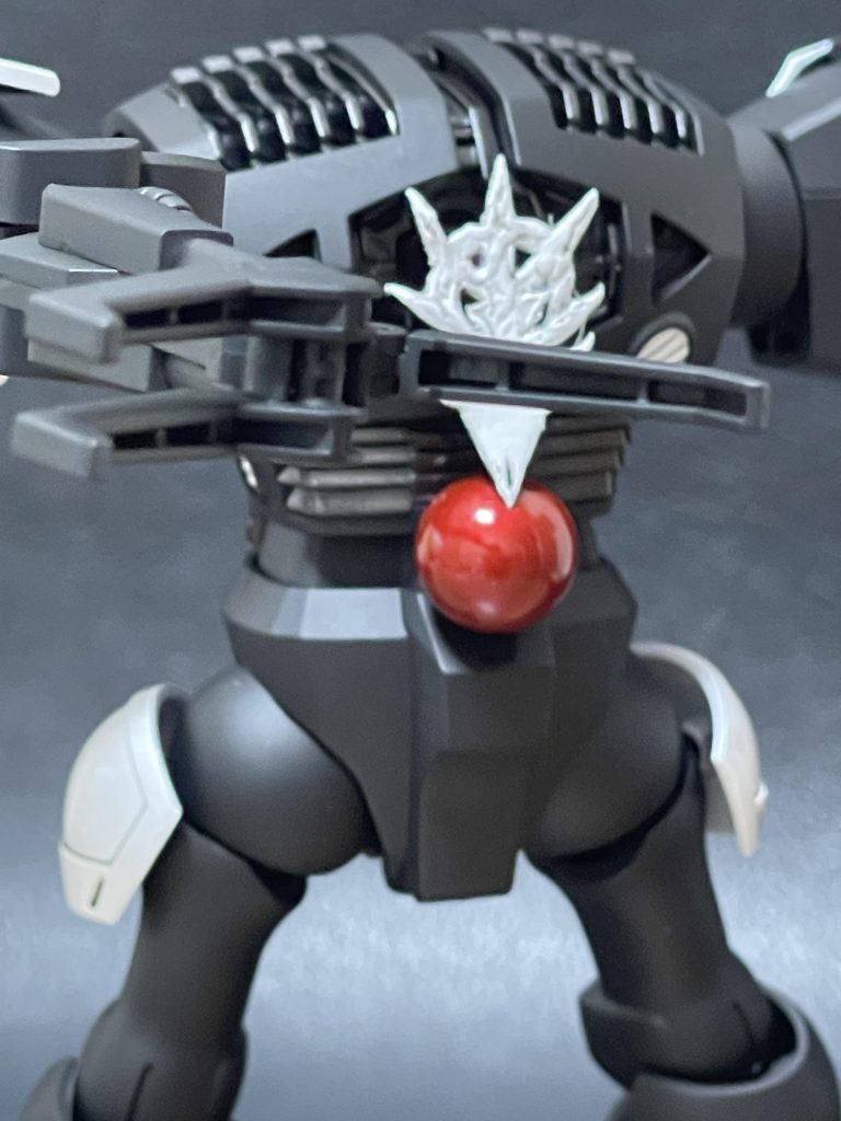 本当は掌からビーム槍を出せるようにしたかったですが、開閉が出来なくなる可能性があったのでオミットしました。肘からは出せるようにしてます。