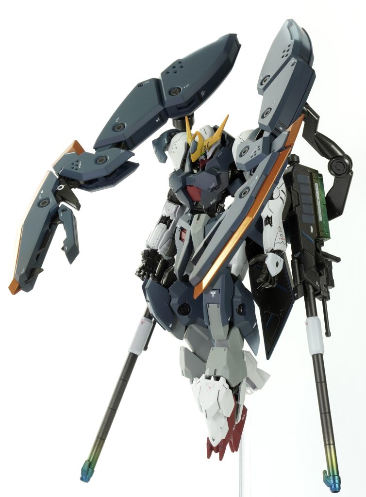 腕以外は最新フォーマットであるザガンのものなので一新されたフレームを使用しています。腰ロール軸のグラつきも改善されていますね!