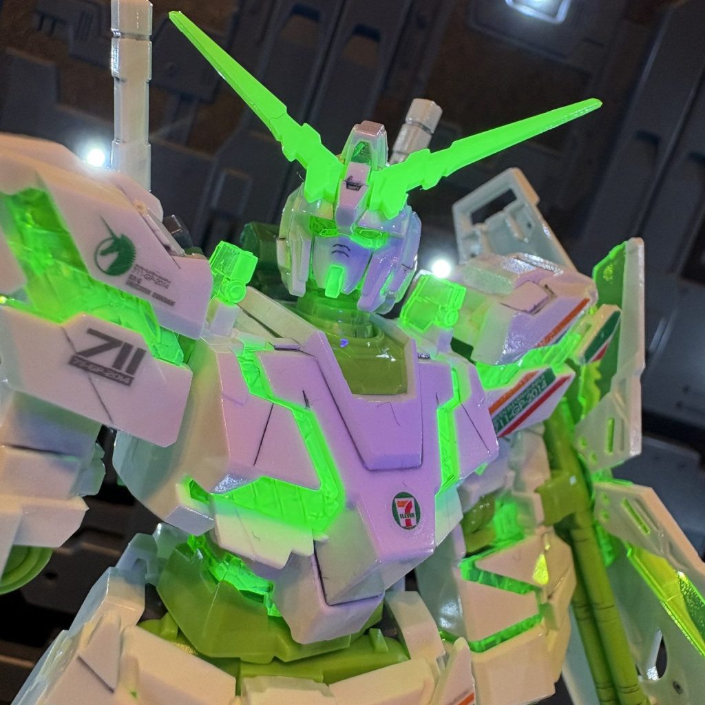 ユニコーンガンダム、セブンイレブンカラー｜koshiさんのガンプラ作品