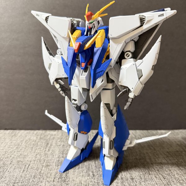 hgクスィーガンダム9割完成しました！カラーリングはGジェネ版を踏襲しつつ、劇場版のデザインを残した感じにしています！腕部を4㎜延長、脚部を6㎜延長しています！！比較用νガンダム頭頂高22mλガンダム頭頂高23.73m今年は完璧主義よりも完了主義を目標に頑張っていますので細かいところは大目に見てください笑（3枚目）