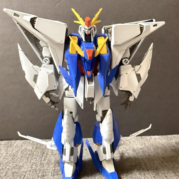 hgクスィーガンダム9割完成しました！カラーリングはGジェネ版を踏襲しつつ、劇場版のデザインを残した感じにしています！腕部を4㎜延長、脚部を6㎜延長しています！！比較用νガンダム頭頂高22mλガンダム頭頂高23.73m今年は完璧主義よりも完了主義を目標に頑張っていますので細かいところは大目に見てください笑（2枚目）