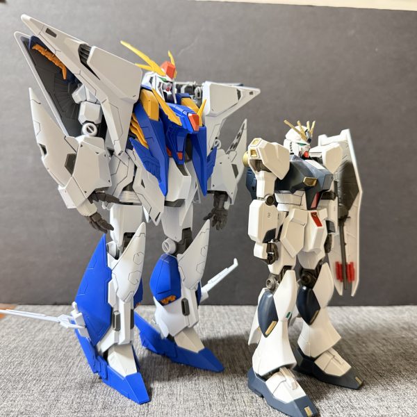 hgクスィーガンダム9割完成しました！カラーリングはGジェネ版を踏襲しつつ、劇場版のデザインを残した感じにしています！腕部を4㎜延長、脚部を6㎜延長しています！！比較用νガンダム頭頂高22mλガンダム頭頂高23.73m今年は完璧主義よりも完了主義を目標に頑張っていますので細かいところは大目に見てください笑（4枚目）