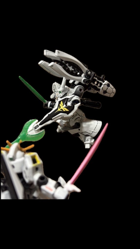 前回制作した、ダブルフィンファンネル仕様ニューガンダムと^ - ^