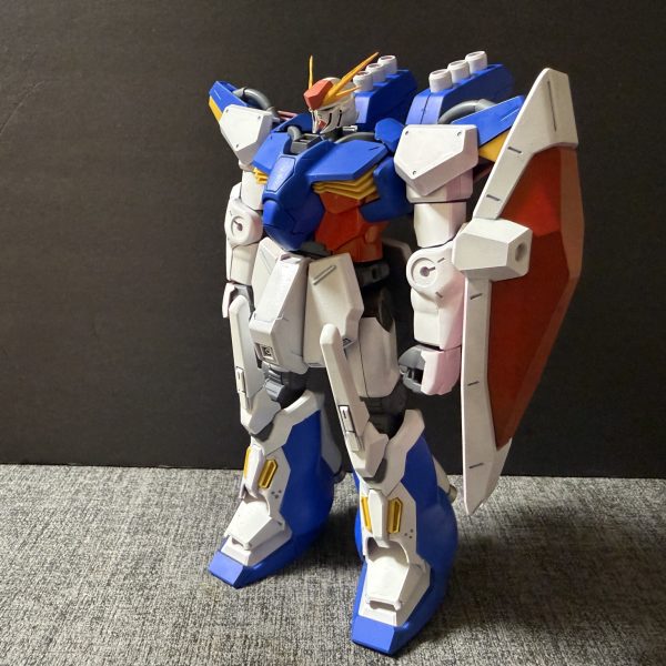 もし、閃光のハサウェイがワンクールアニメだったら②ですハサウェイがクスィーに乗る前に搭乗したであろう前半主役機をイメージしています！メイン武装はファンネル兼ファンネルミサイルにしました！笑（3枚目）