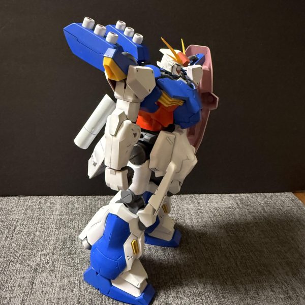 もし、閃光のハサウェイがワンクールアニメだったら②ですハサウェイがクスィーに乗る前に搭乗したであろう前半主役機をイメージしています！メイン武装はファンネル兼ファンネルミサイルにしました！笑（2枚目）