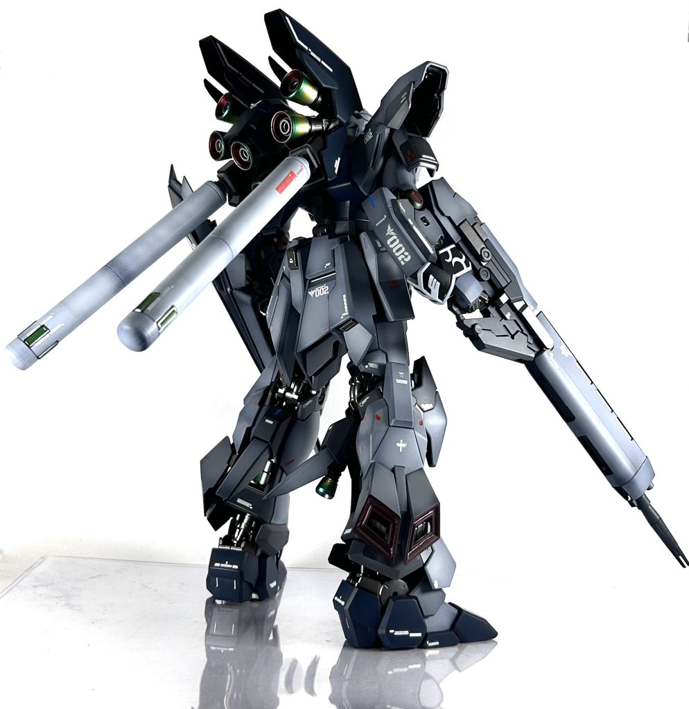 関節裏側やシリンダーはフレームとは別に、明るいシルバーを吹き付けメタル感を。バーニアにもこだわりました✨