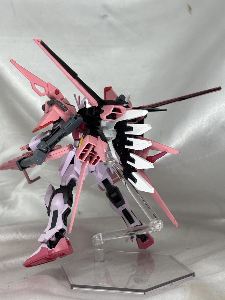 EGのパックは色分けが素晴らしいのでパーツごと塗り分けで簡単に作れるのでうれしいです。ピンクのエールストライカーめっちゃお気に入り。