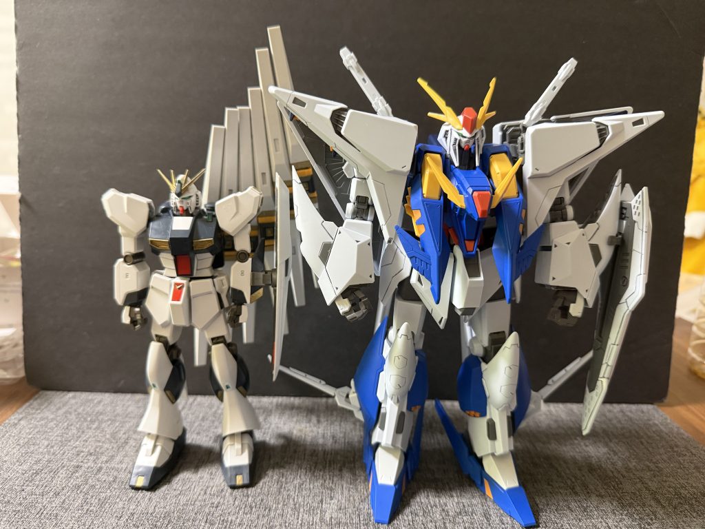 νガンダムと比較νガンダム頭頂高22m