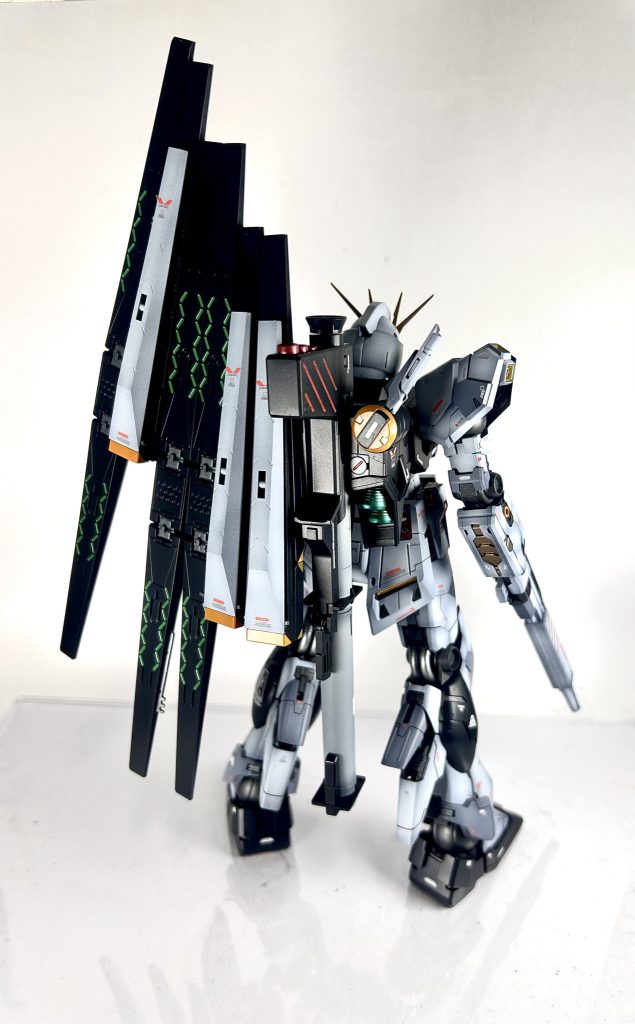 ファンネルも大きく迫力がありカッチョいい‼️内側のグリーンはエナメルで筆塗りしました(zaku-kao2)