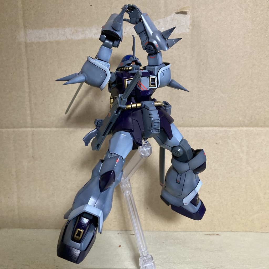 カラーリングの参考はガンダムベース限定の「ガンダムMk-II(21st CENTURY REAL TYPE Ver.)」です。ロービジなカラーリングが気に入りました。