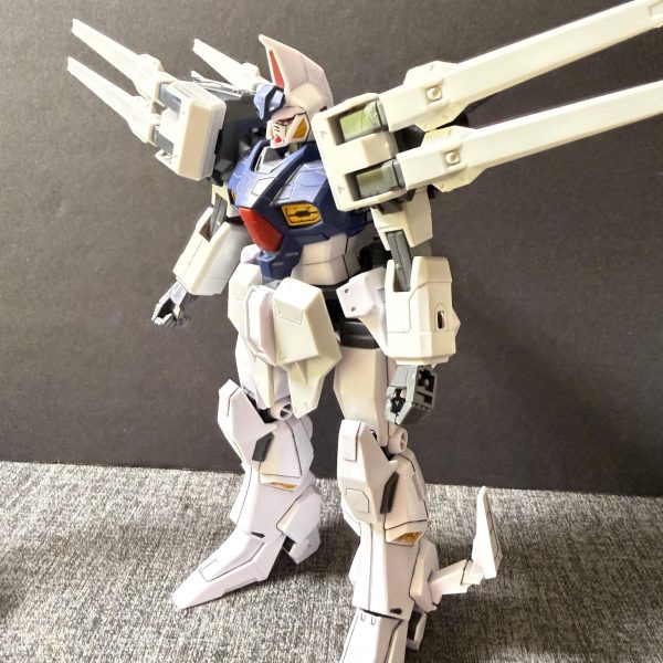 オデュッセウスガンダムのアルゴスユニット試作案です!(前回の投稿とは別の作品です)簡単なミキシングですが意外と合ってるかも!アルゴスユニットはファンネル武装とのことでしたので通信、サイコミュ強化の意図を含めてブレードアンテナも一新してみました!クスィーやオジマンディアスに比べてプロポーションは原型機の状態から弄らなくても良さそう!名称はフィックスフライトユニット装備のオデュッセウスガンダム=ペーネロペーに対して フィックスアルゴスユニット装備のオデュッセウスガンダム=アンティノオスにします!RX-104FA(Fixed Argos)アンティノオスガンダム!!リペイントも少ないしすぐに完成するかも、、?笑(4枚目)