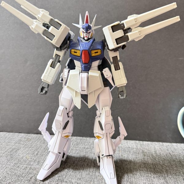 オデュッセウスガンダムのアルゴスユニット試作案です!(前回の投稿とは別の作品です)簡単なミキシングですが意外と合ってるかも!アルゴスユニットはファンネル武装とのことでしたので通信、サイコミュ強化の意図を含めてブレードアンテナも一新してみました!クスィーやオジマンディアスに比べてプロポーションは原型機の状態から弄らなくても良さそう!名称はフィックスフライトユニット装備のオデュッセウスガンダム=ペーネロペーに対して フィックスアルゴスユニット装備のオデュッセウスガンダム=アンティノオスにします!RX-104FA(Fixed Argos)アンティノオスガンダム!!リペイントも少ないしすぐに完成するかも、、?笑(2枚目)