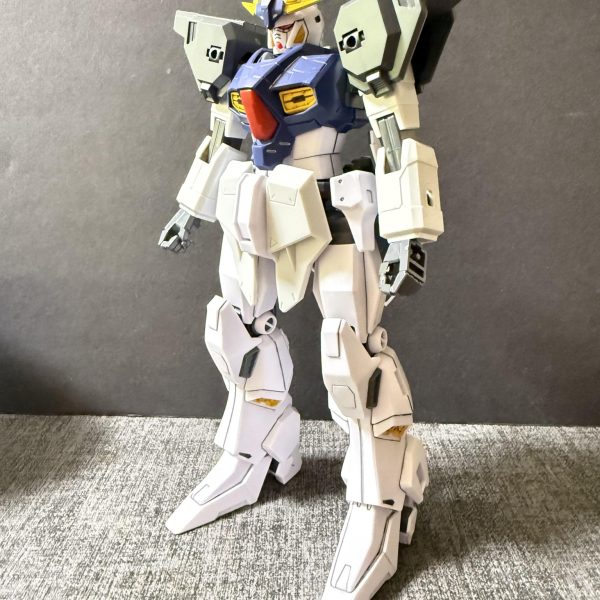 アルゴスユニット②です！コアユニットとなるオデュッセウスガンダムをちょい改造、、。もともとオデュッセウスガンダムはフィックスフライトユニット装備を前提に調整された機体（と勝手に解釈）てことはアルゴスユニットのコアユニットもアルゴスユニット用に調整されているはずなのでペーネロペーのオデュッセウスガンダムとは少しデザインが異なるはず！笑ということでブレードアンテナ、脚部の突起、肩アーマー、フロント腰部アーマーを変更しました！これが、アンティノオスガンダム（アルゴスユニット用に調整されたオデュッセウスガンダム）です！アルゴスユニットはご存知のとおり設定画がありませんので完全オリジナルになります。ペーネロペーみたいな重装備ユニットではなく、コアユニットの機動性を活かしたあくまでも軽装な装備にしたいと考えています！完成まで頑張ります！（3枚目）